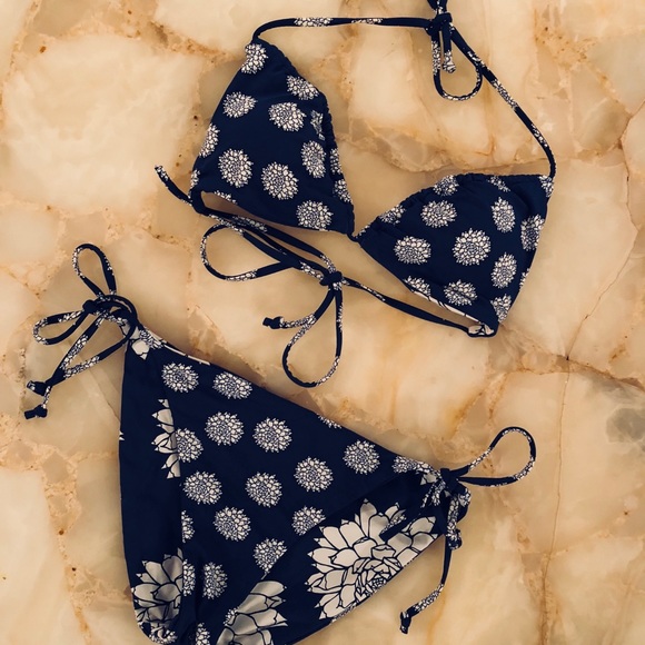 QSW Quicksilver Reversible String Bikini. Size S - Picture 4 of 8